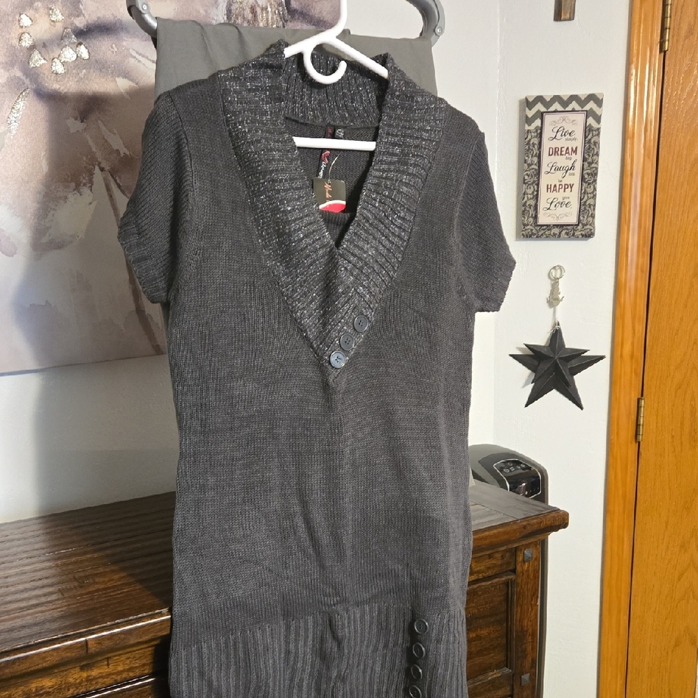 *4 For $20* Gray Short Sleeve Sweater Dress XL